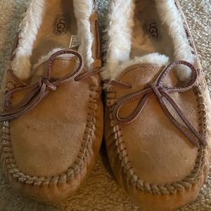 UGG Dakota Moccasins sz 9 Chestnut color
